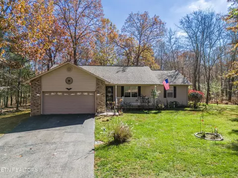 7124 Big Horn Dr, Crossville, TN 38572