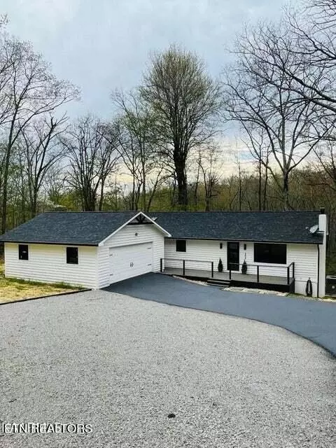 309 Linger Lake Dr, Crossville, TN 38571