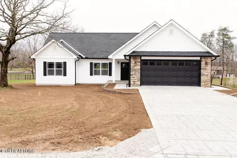 35 Perry Creek Dr, Crossville, TN 38572