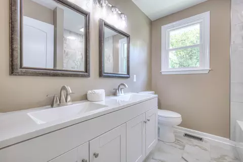 Bath - 403 Kinhawk Dr, Nashville, TN 37211 photo 1 of 4