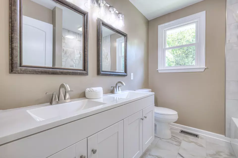 Bath - 403 Kinhawk Dr, Nashville, TN 37211 photo 1 of 4