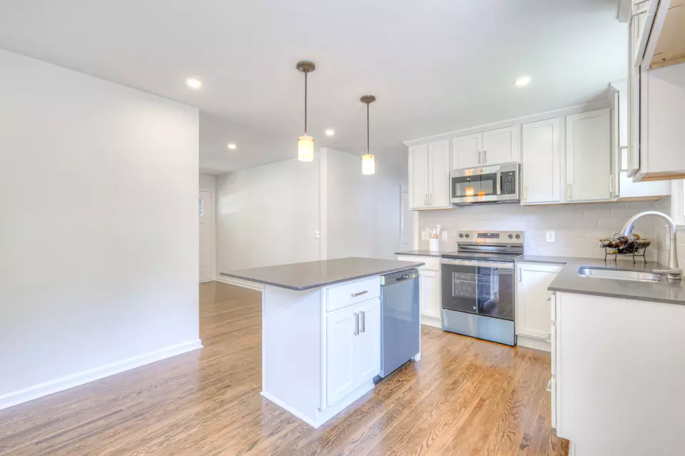 Kitchen - 403 Kinhawk Dr, Nashville, TN 37211 photo 3 of 7