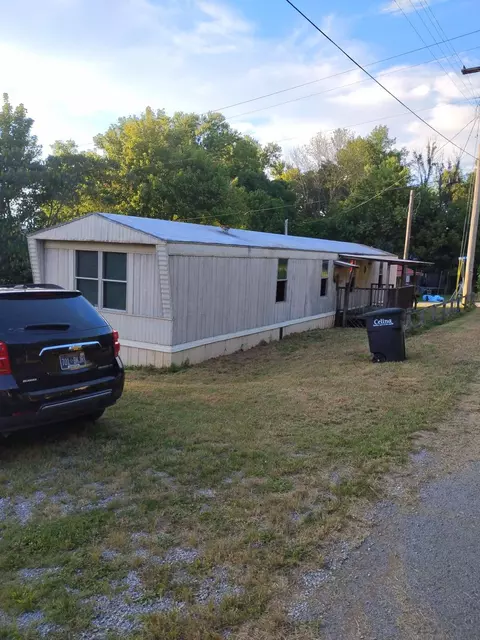 510 College Ave, Celina, TN 38551