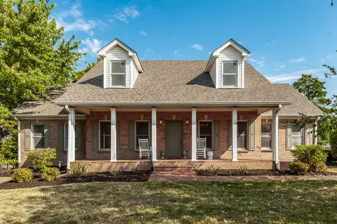 142 Stonehouse Dr, Gallatin, TN 37066