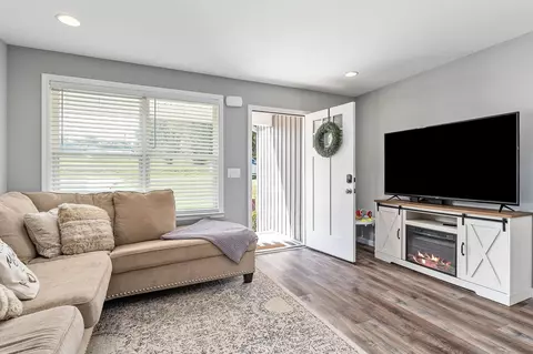 Entry Way - 64 Pine Ave, Morrison, TN 37357 photo 2 of 4