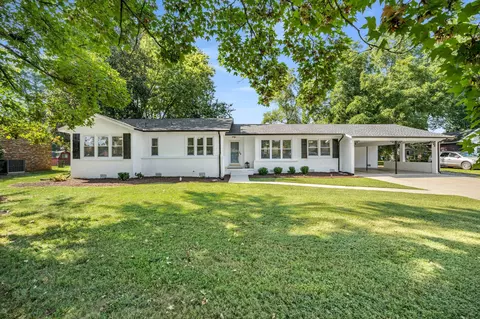 210 Grandview Dr, Murfreesboro, TN 37130