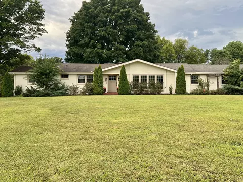 306 Locust Rd, Clarksville, TN 37043