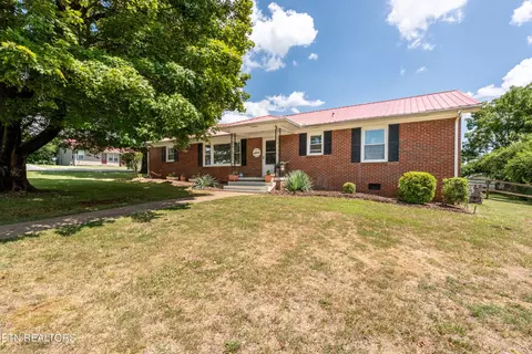 100 Shawnee Dr, Maryville, TN 37804