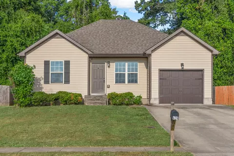 426 N Magnolia Dr, Clarksville, TN 37042
