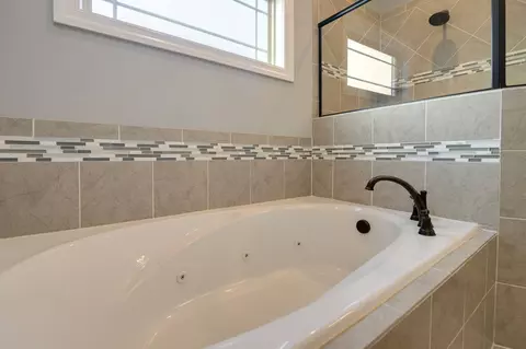 Bath - 5120 Prickly Pine Pl, Murfreesboro, TN 37129 photo 5 of 10