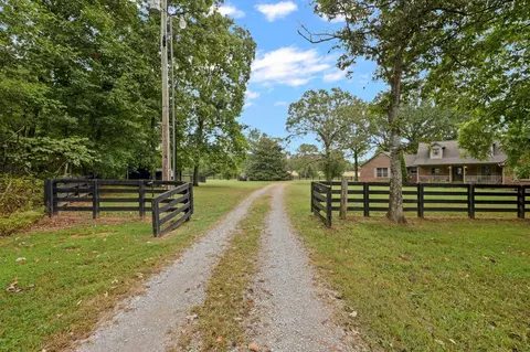 5010 John Lee Johnson Rd, Columbia, TN 38401