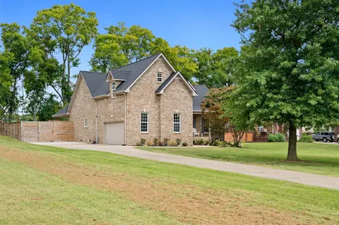 Exterior - 1014 Proud Eagle Dr, Eagleville, TN 37060 photo 4 of 15