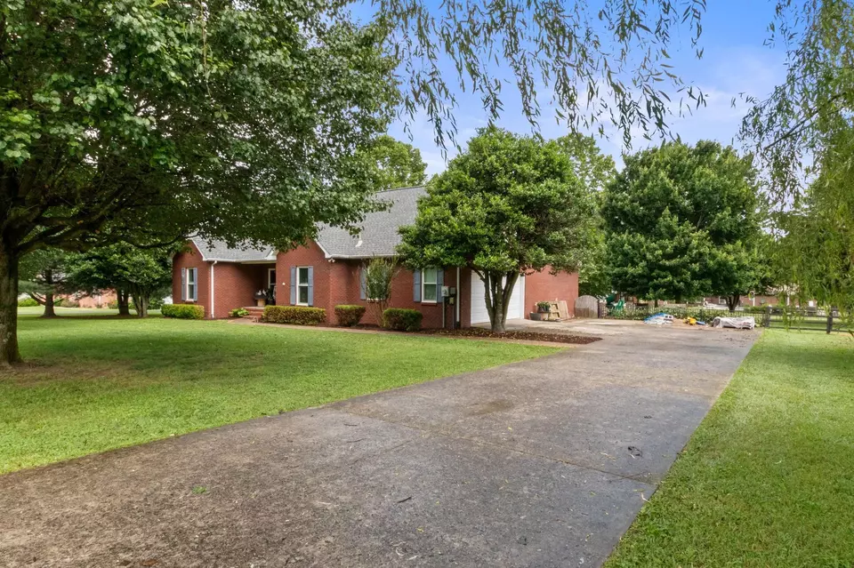 Exterior - 621 Brandon Rd, Manchester, TN 37355 photo 7 of 12