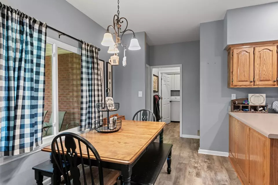 Dining - 621 Brandon Rd, Manchester, TN 37355 photo 1 of 2