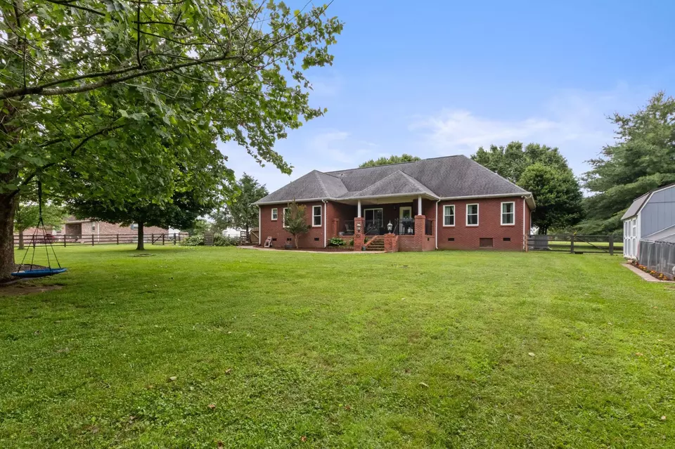 Exterior - 621 Brandon Rd, Manchester, TN 37355 photo 9 of 12