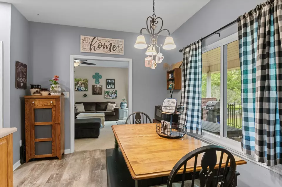 Dining - 621 Brandon Rd, Manchester, TN 37355 photo 2 of 2