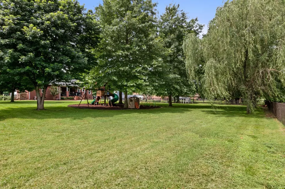 Exterior - 621 Brandon Rd, Manchester, TN 37355 photo 11 of 12