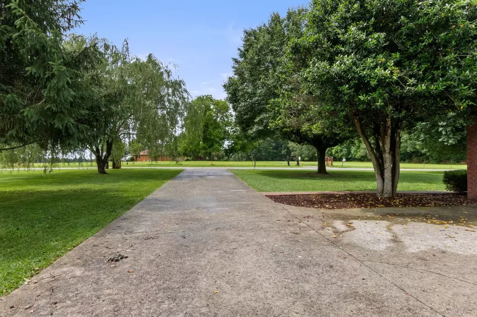 Exterior - 621 Brandon Rd, Manchester, TN 37355 photo 8 of 12