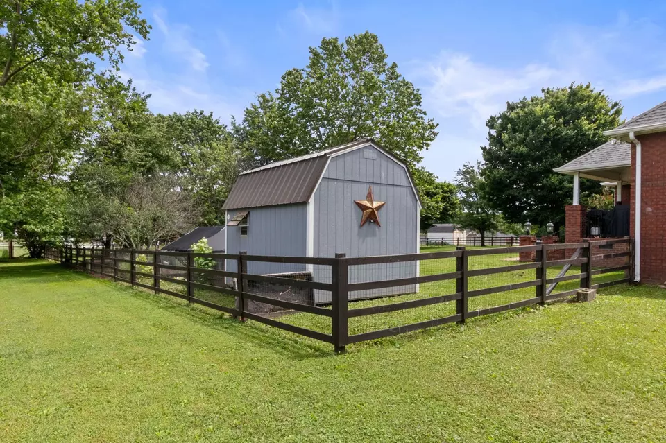 Exterior - 621 Brandon Rd, Manchester, TN 37355 photo 10 of 12