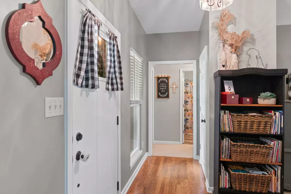 Entry Way - 621 Brandon Rd, Manchester, TN 37355 photo 3 of 3
