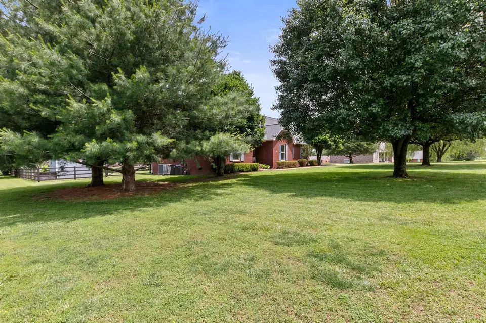 Exterior - 621 Brandon Rd, Manchester, TN 37355 photo 6 of 12