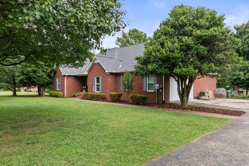 Exterior - 621 Brandon Rd, Manchester, TN 37355 photo 5 of 12