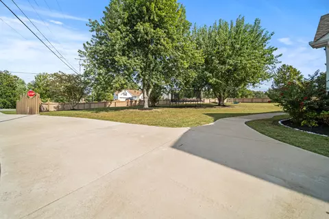 Exterior - 832 Blakemore Rd, Dickson, TN 37055 photo 4 of 11