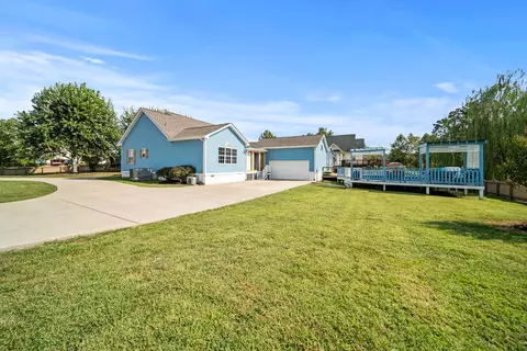 Exterior - 832 Blakemore Rd, Dickson, TN 37055 photo 5 of 11