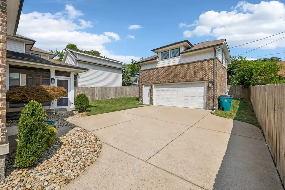 Exterior - 2302 Sunset Pl, Nashville, TN 37212 photo 6 of 14