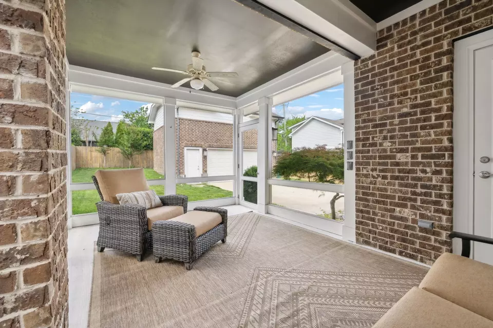Exterior - 2302 Sunset Pl, Nashville, TN 37212 photo 9 of 14