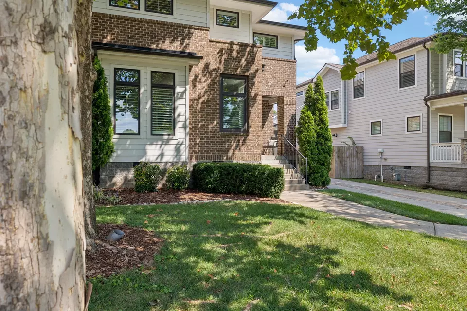 Exterior - 2302 Sunset Pl, Nashville, TN 37212 photo 2 of 14