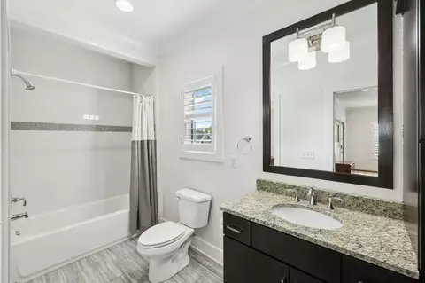 Bath - 2302 Sunset Pl, Nashville, TN 37212 photo 1 of 7