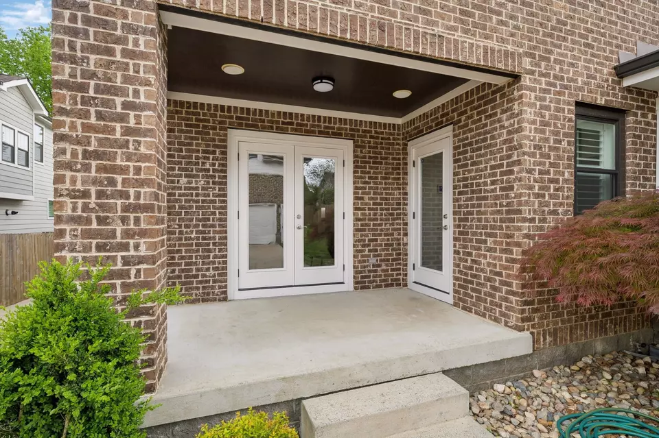 Exterior - 2302 Sunset Pl, Nashville, TN 37212 photo 11 of 14
