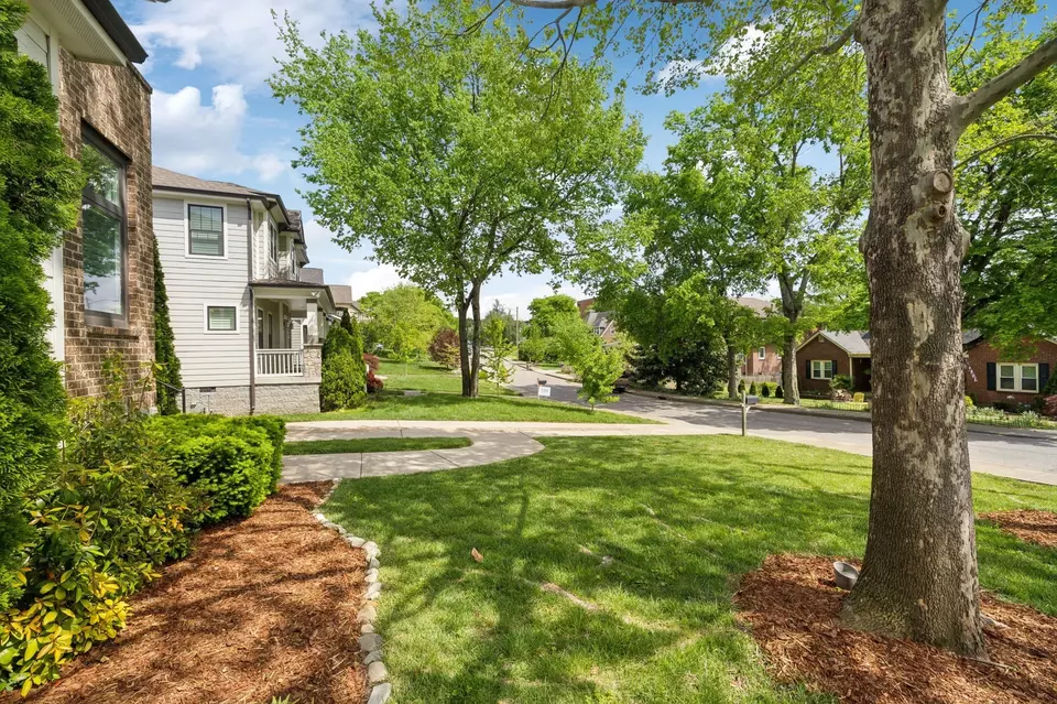 Exterior - 2302 Sunset Pl, Nashville, TN 37212 photo 3 of 14