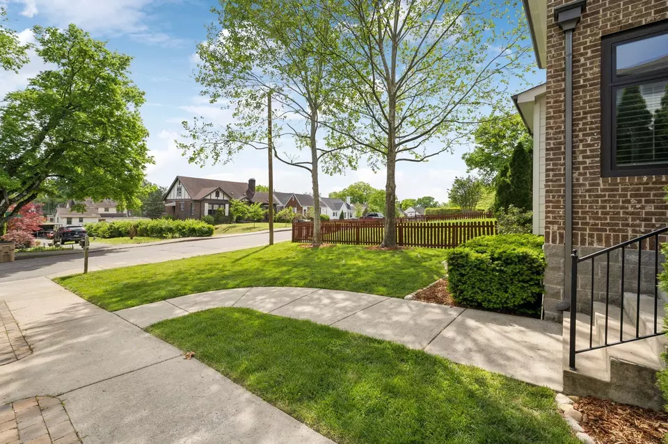 Exterior - 2302 Sunset Pl, Nashville, TN 37212 photo 4 of 14