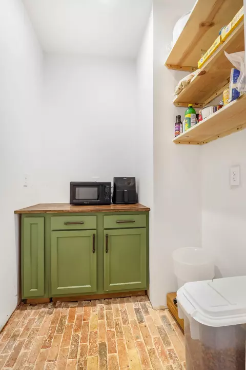 Kitchen - 307 Walnut St, Springfield, TN 37172 photo 4 of 4