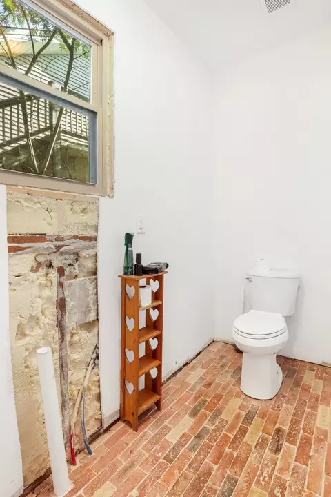 Bath - 307 Walnut St, Springfield, TN 37172 photo 1 of 4