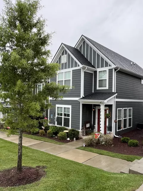 272 Holywell Dr, Gallatin, TN 37066