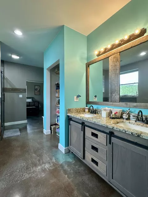 Bath - 330 Durwachter Rd, Dover, TN 37058 photo 5 of 5