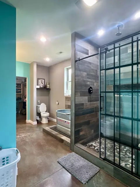 Bath - 330 Durwachter Rd, Dover, TN 37058 photo 3 of 5