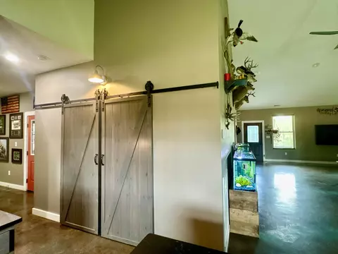 Entry Way - 330 Durwachter Rd, Dover, TN 37058 photo 2 of 4