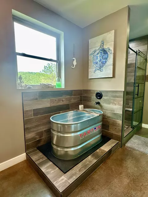 Bath - 330 Durwachter Rd, Dover, TN 37058 photo 4 of 5