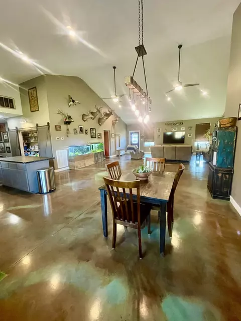 Dining - 330 Durwachter Rd, Dover, TN 37058 photo 2 of 3