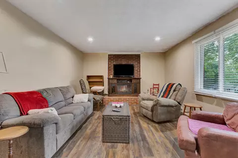 Living - 2009 Ridgecrest Cir, Dickson, TN 37055 photo 1 of 1