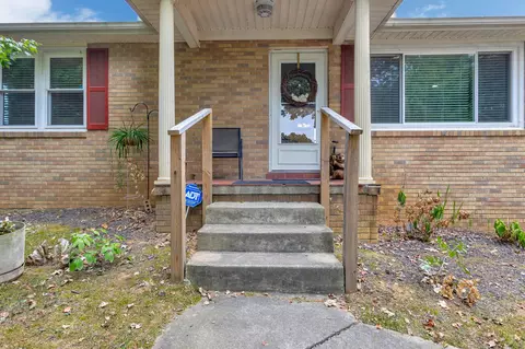 Exterior - 2009 Ridgecrest Cir, Dickson, TN 37055 photo 6 of 11