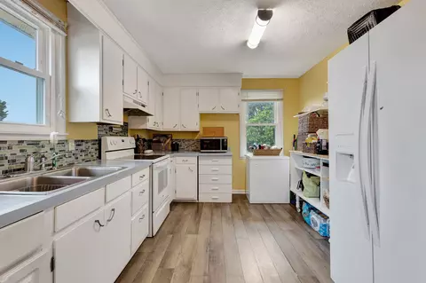 Kitchen - 2009 Ridgecrest Cir, Dickson, TN 37055 photo 1 of 5