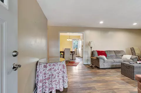 Entry Way - 2009 Ridgecrest Cir, Dickson, TN 37055 photo 1 of 1