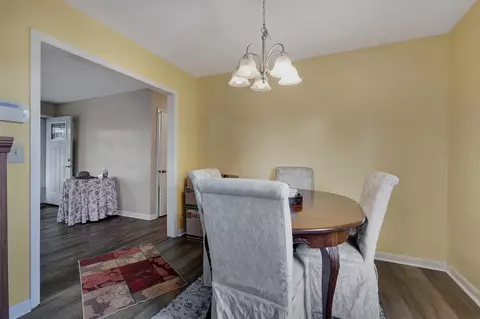 Dining - 2009 Ridgecrest Cir, Dickson, TN 37055 photo 2 of 3