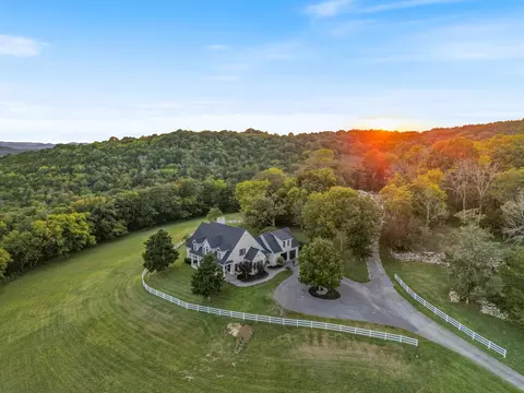 310 Deerview Ln, Woodbury, TN 37190
