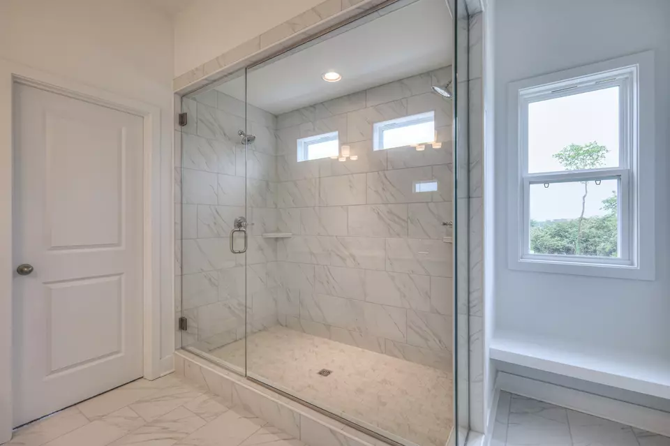 Bath - 2584 Misty Creek Dr, Nashville, TN 37207 photo 2 of 5